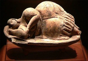 śpiiąca z malty - neolityczna figura znaleziona w hypogeum w hal saflieni